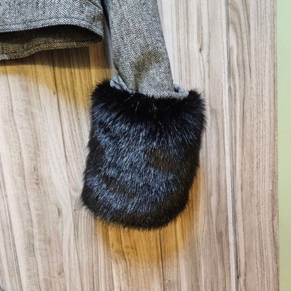 Veronica  Beard Burke Herringbone Cropped Jacket 100% Wool 100% Faux Fur - Picture 12 of 16